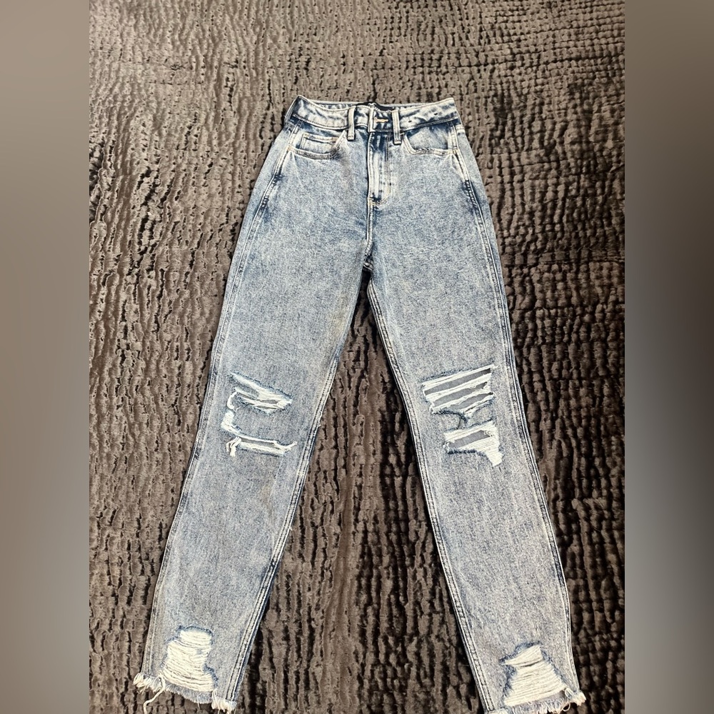 Hollister ultra high rise mom jeans! Great condition